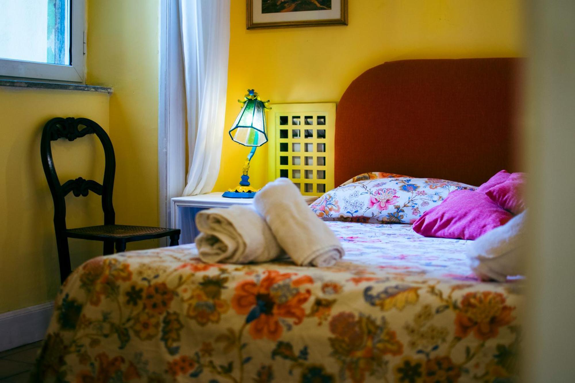 Guest house Ma Maison Shared In Chiaia 1 *